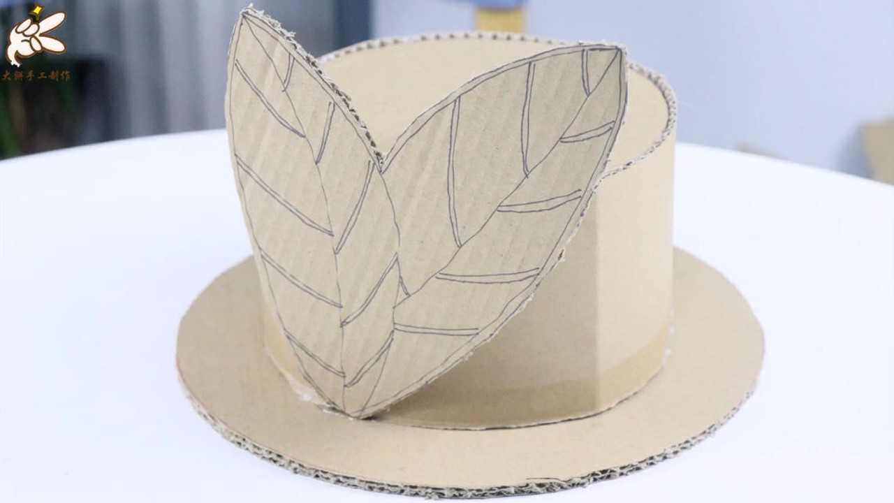 用废旧的纸盒,教你做顶可爱的小帽子!