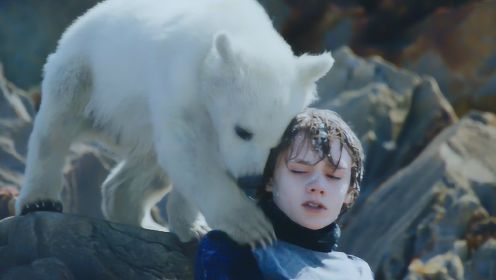 小男孩即将冻死，一只好心小北极熊救下了他，一部温情动物电影
