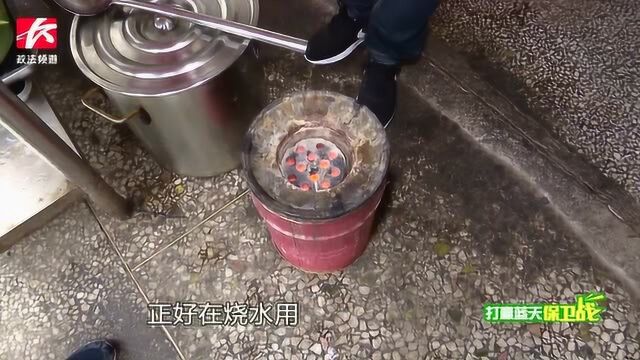 餐饮店为节约成本用燃煤,城管耐心规劝:收缴煤炉15个、藕煤若干