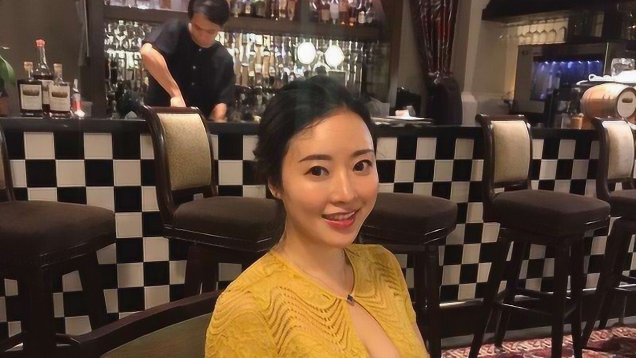 31岁蒋娉婷美到犯规牛仔裤搭白t不愧是奶牛妹妹