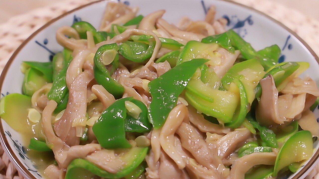 蘑菇炒菜的简单做法,快捷又美味,1分钟就出锅