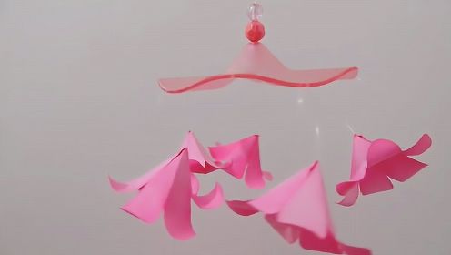 手工纸艺小妙招，可以挂在房间里的纸花风铃，做法很简单！