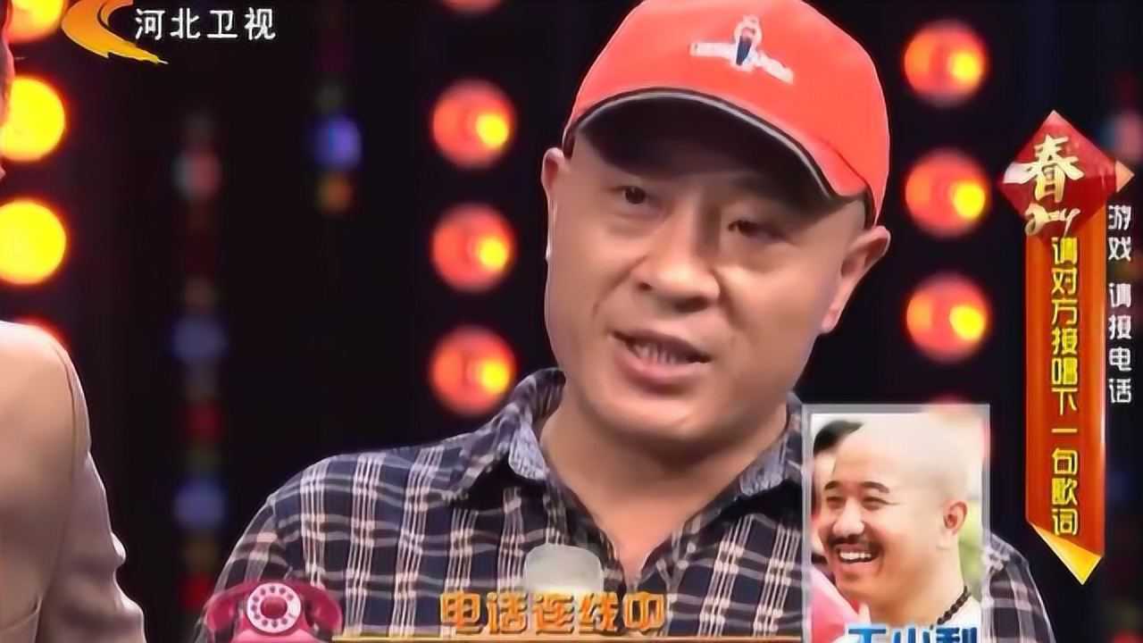 刘小光打电话给王小利,让其接歌词,王小利:啥玩意