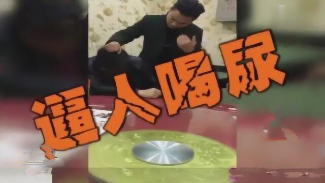 黑社会暴力讨债视频曝光,“架飞机”、逼喝尿,手段残忍令人发指