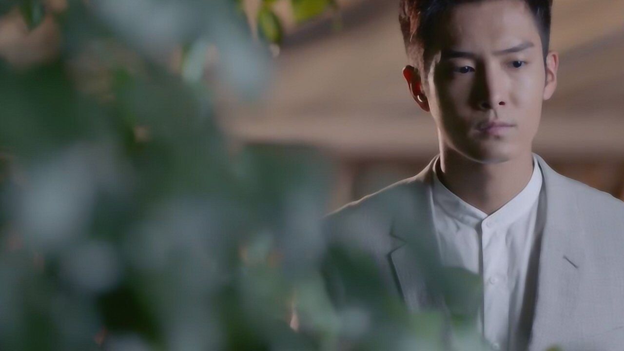 漂亮的李慧珍白皓宇看到下班独自回家的李慧珍