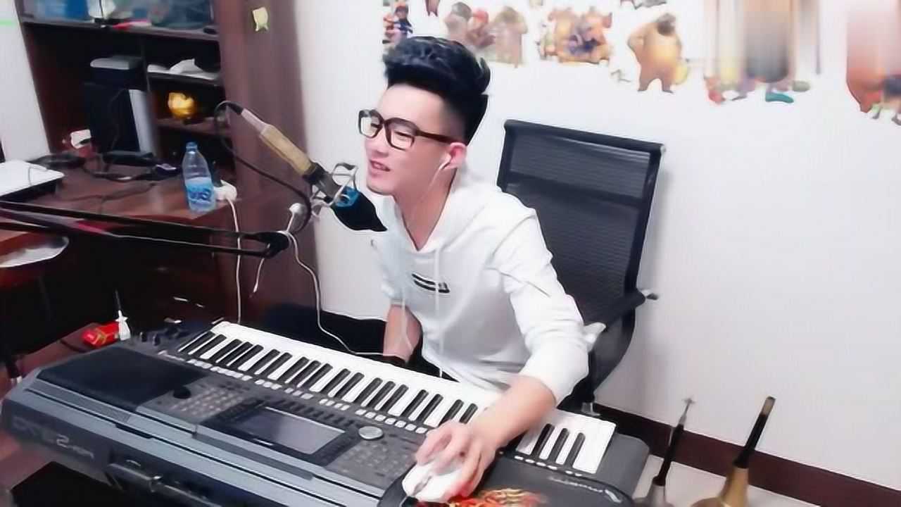 音乐奇才纪伟演唱歌曲《勿忘我》