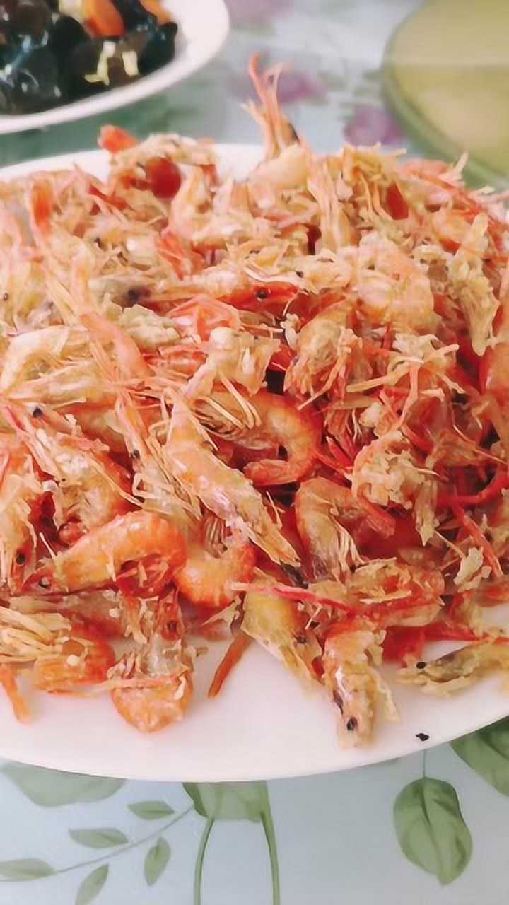 天津人的大饼卷河虾