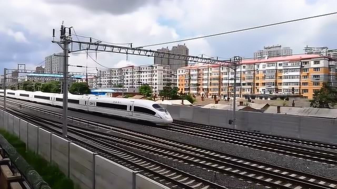 哈佳线crh380bg进站低速进站,近距离享受悦耳的轮轨声!