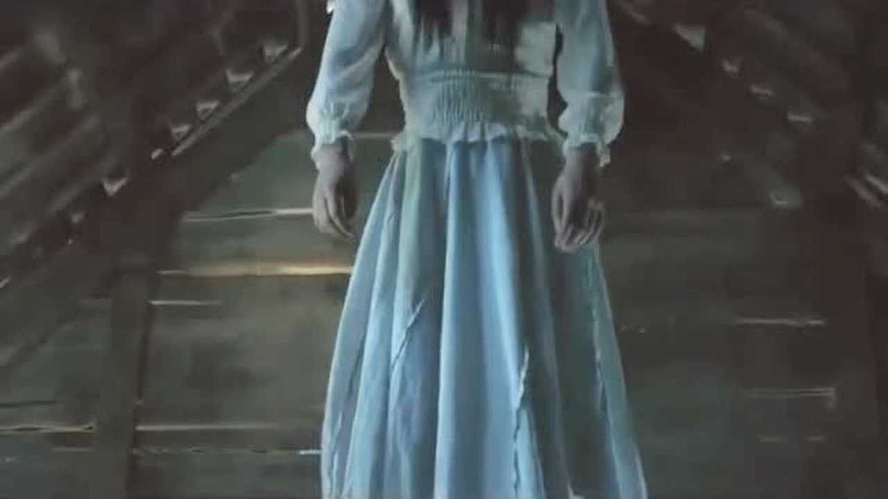 美女想不开要上吊自杀，怎料女儿就在面前，眼睁睁的看着她死去_腾讯视频