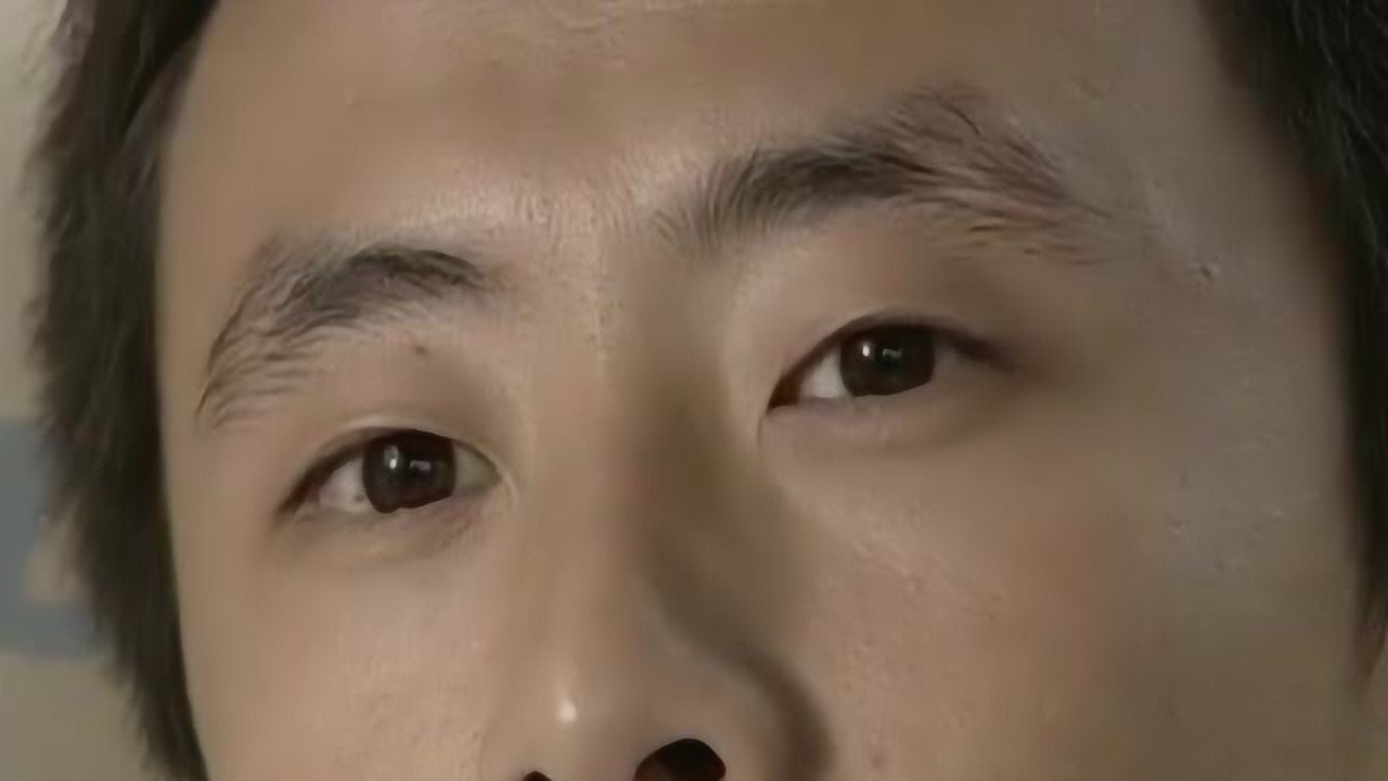 陆小千得到傻妞帮助后苏醒学着游戏里的方式打的黄眉还不了手