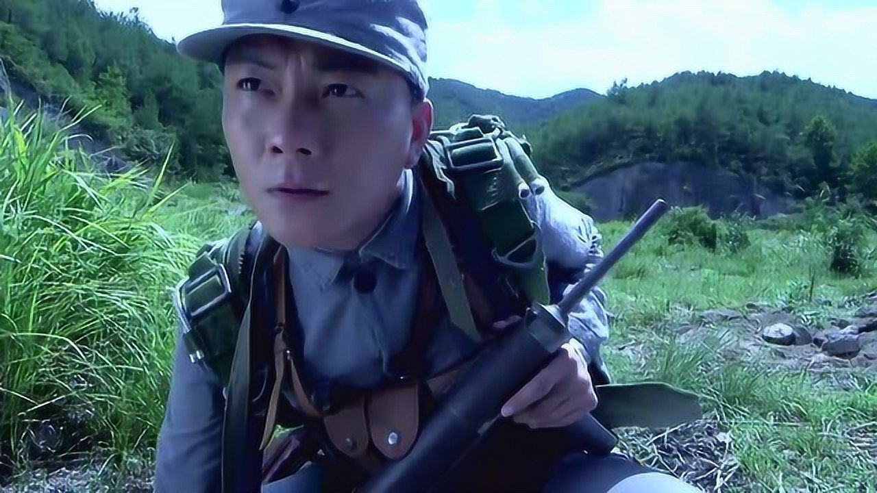 雪豹坚强岁月竹下俊带队用降落伞成功降落在虎头山的腹地