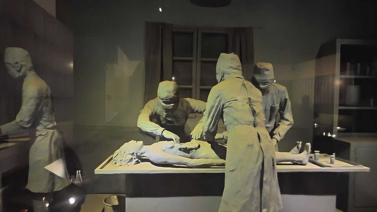 惨无人道的731部队用少女做试验连尚在母体的婴儿都不放过