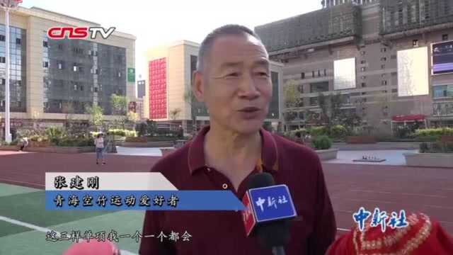 空竹玩出新花样74岁空竹达人手脚同玩三器材