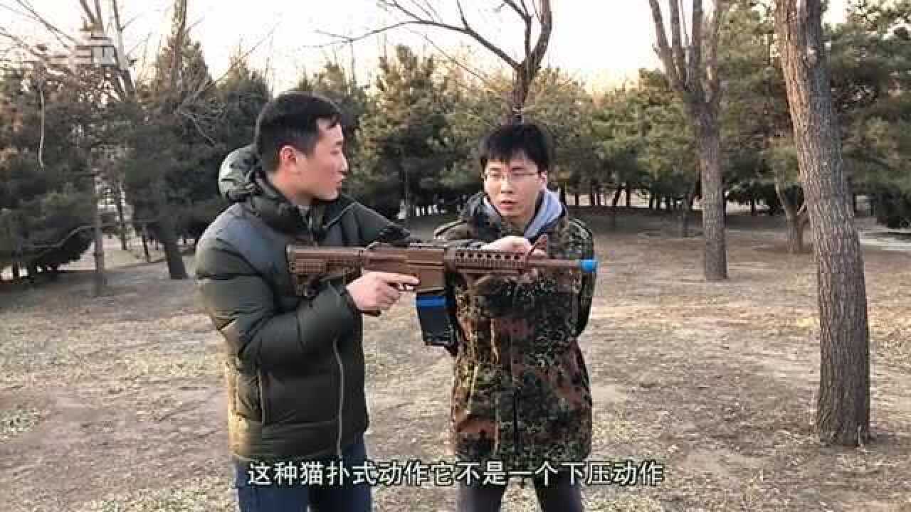 军武次位面:现场教学马盖普正确握枪姿势!手长短均可调节_高清1080P在线观看平台_腾讯视频