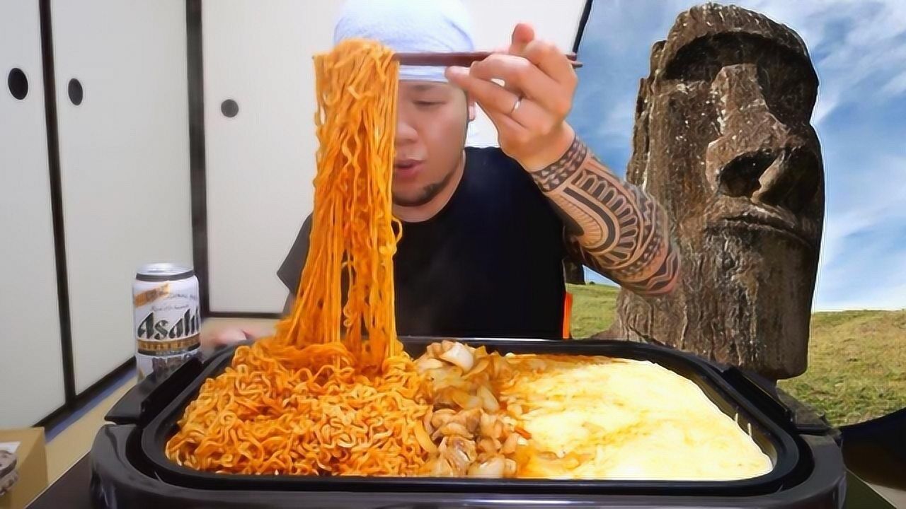 日本大胃王新井熊挑战吃5包2倍辣火鸡面