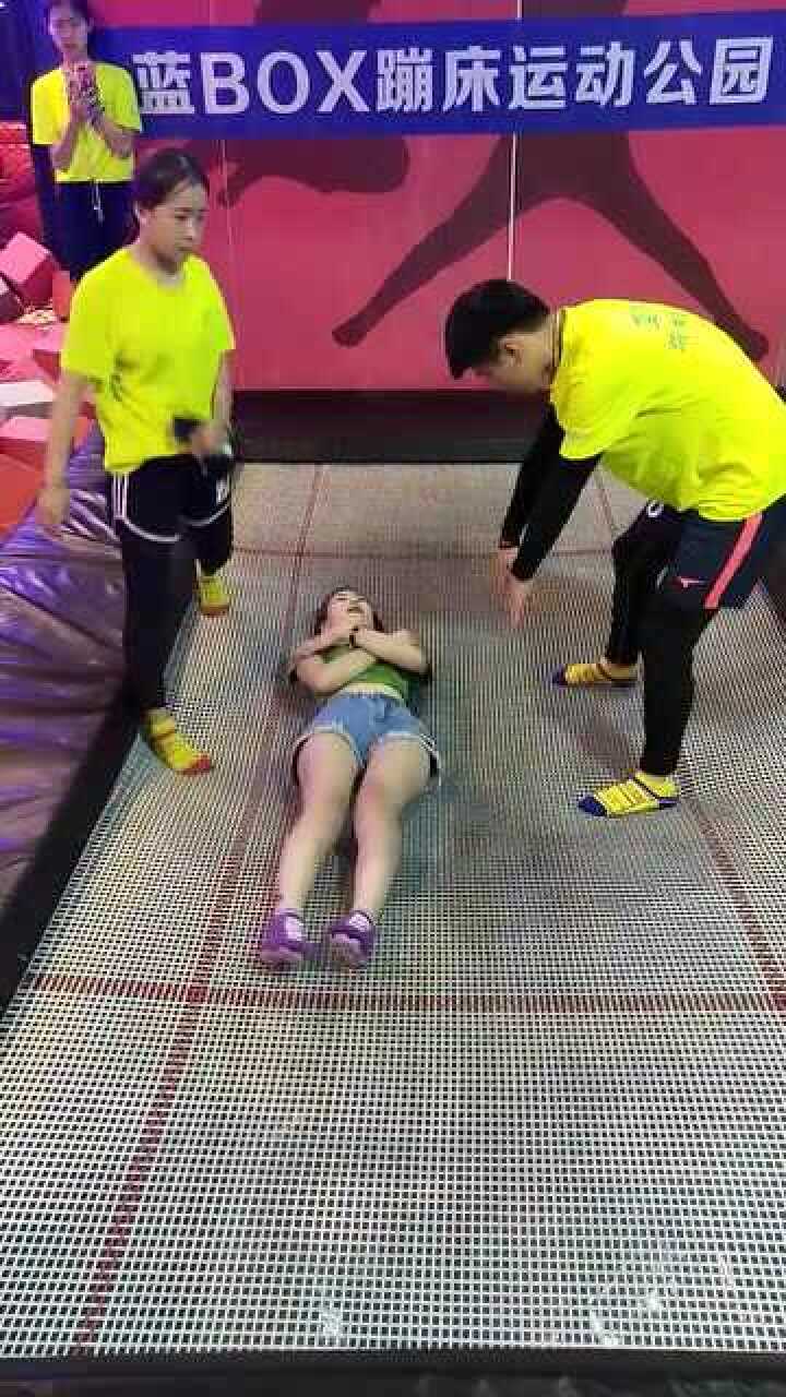 美女被转晕了_高清1