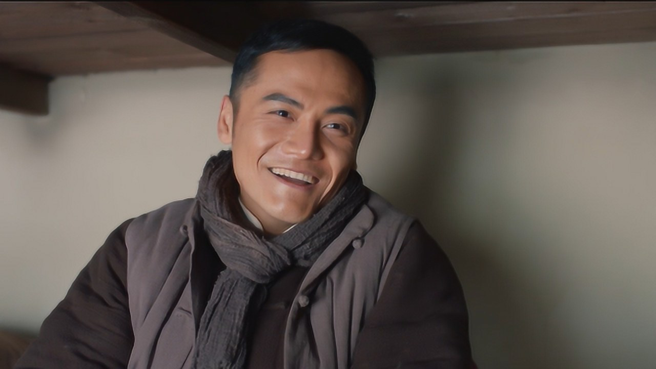 速看《老酒馆》第三十二集 马旅长用枪支弹药抵账 被陈怀海收留