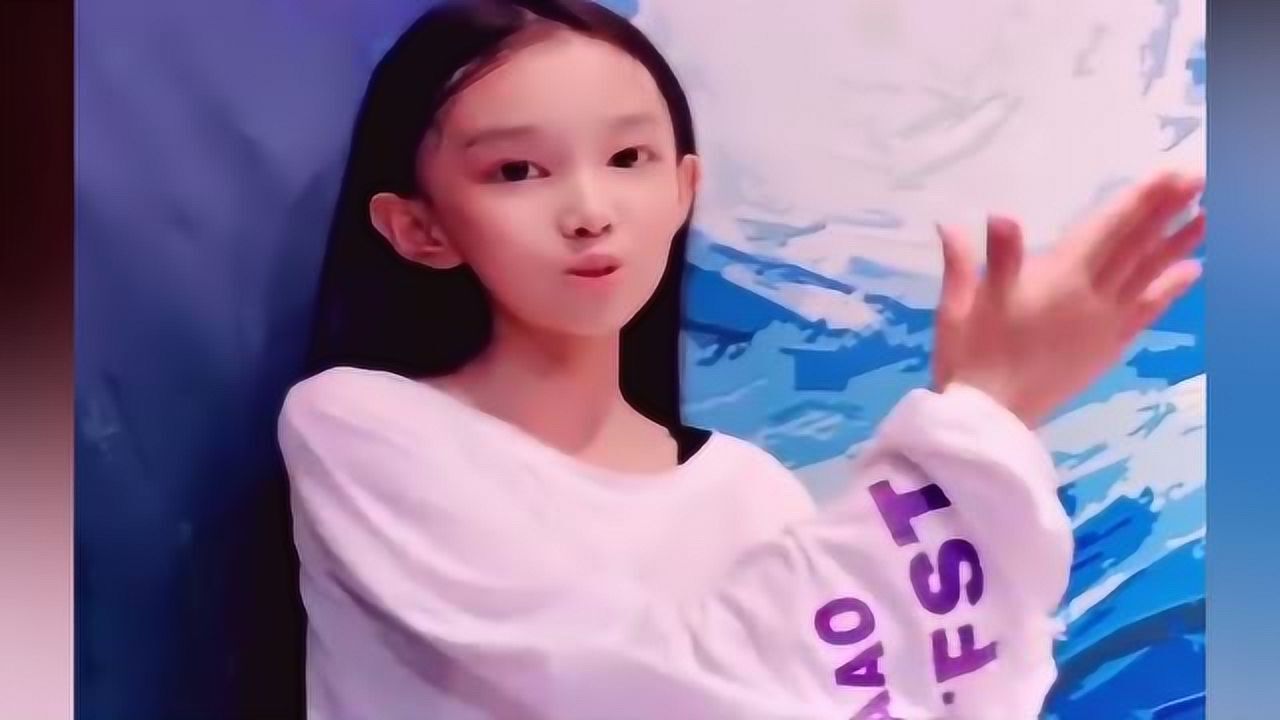 宋小睿今天没化妆做手势舞显得无精打采不美了