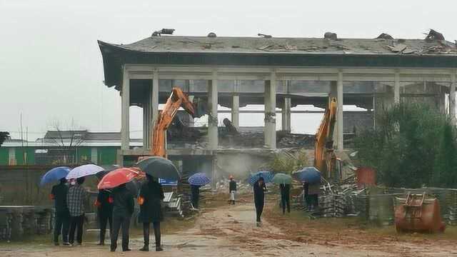 拆!临川区依法拆除一违章建筑返地于民