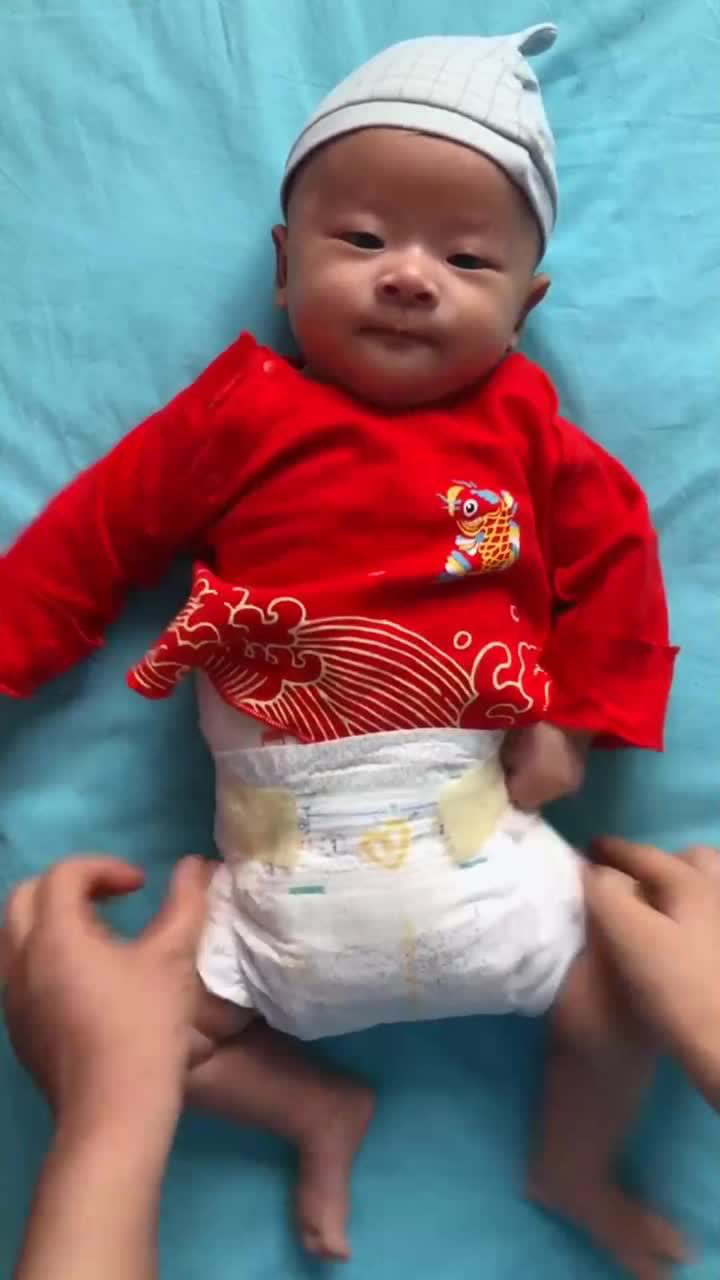 宝宝正确换尿不湿的视频教程_腾讯视频