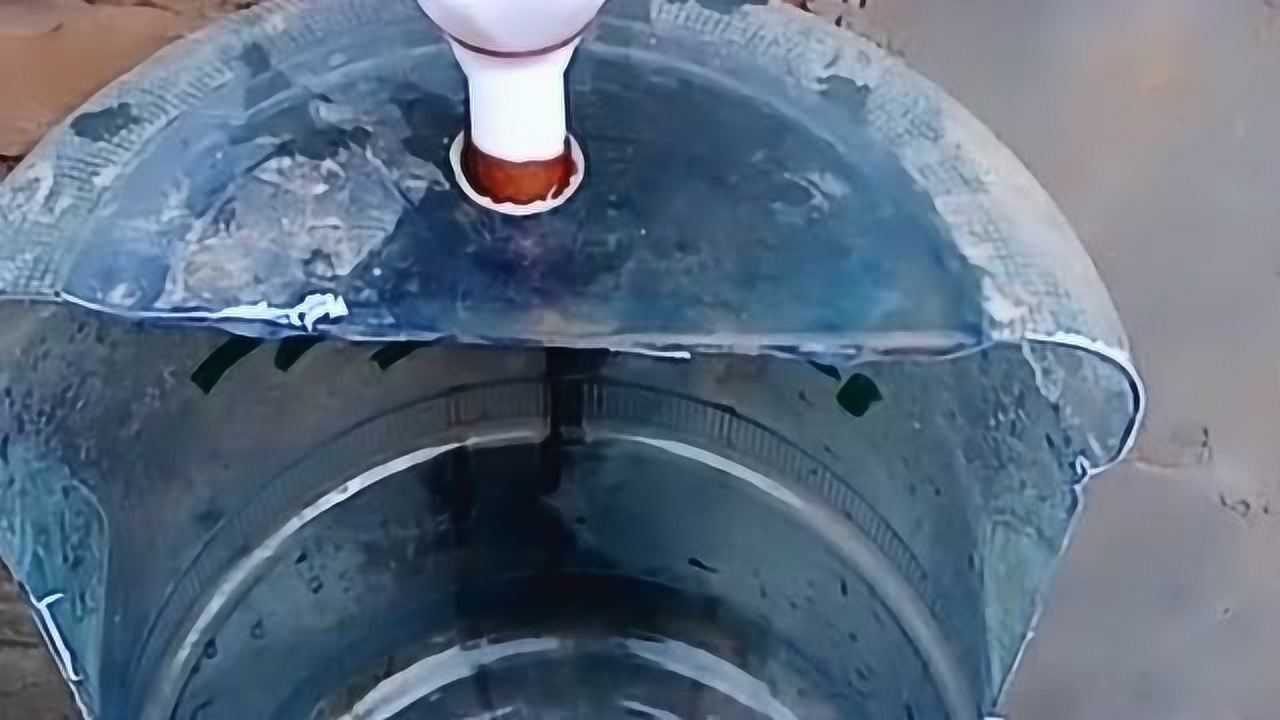 自制简易版农村厕所男士小便节能神器既省水又方便十几块钱就搞定