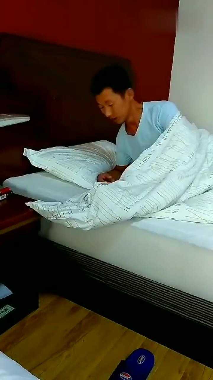 宾馆隔音不好,隐隐约约听到女人的声音尴尬了_高清