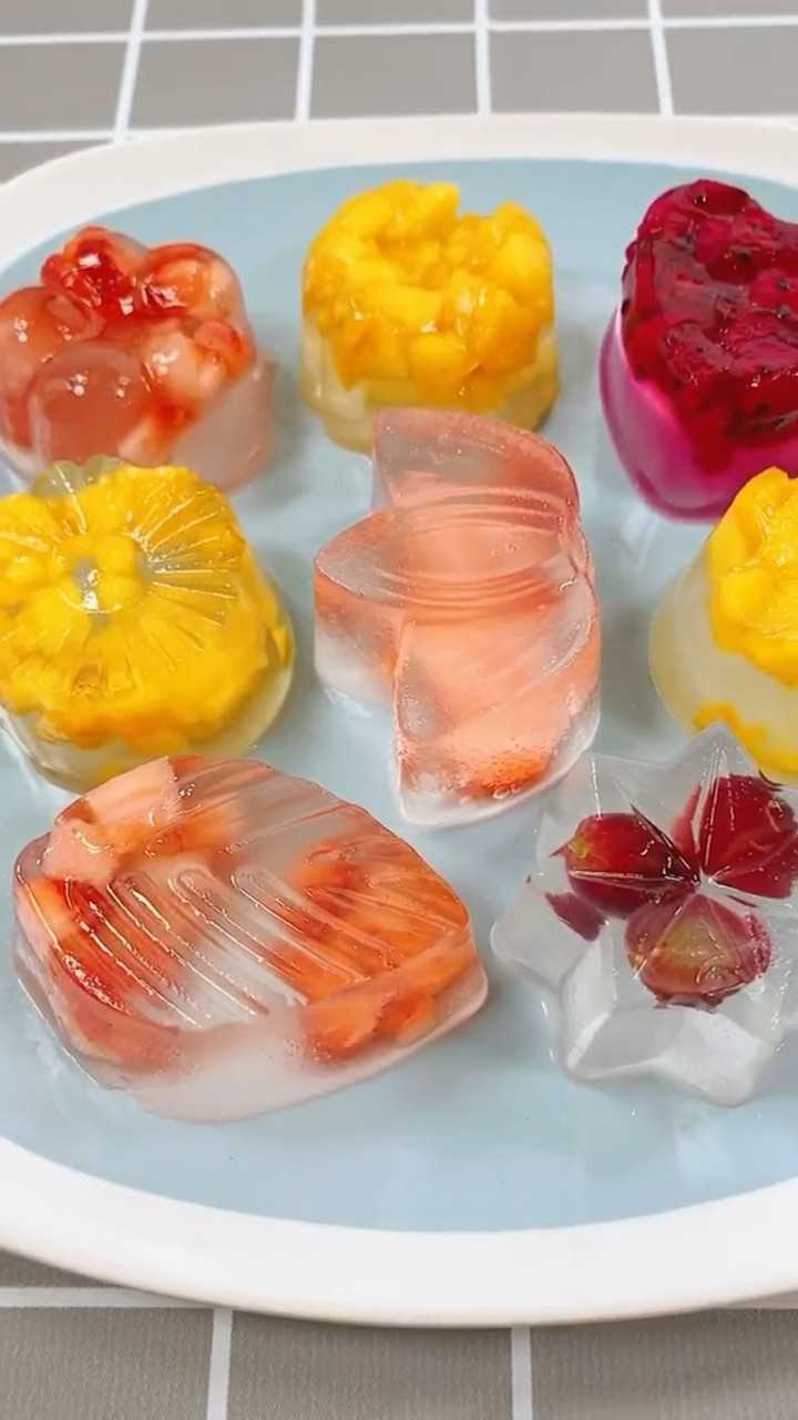在家做各种各样的水果果冻,孩子喜欢的不得了