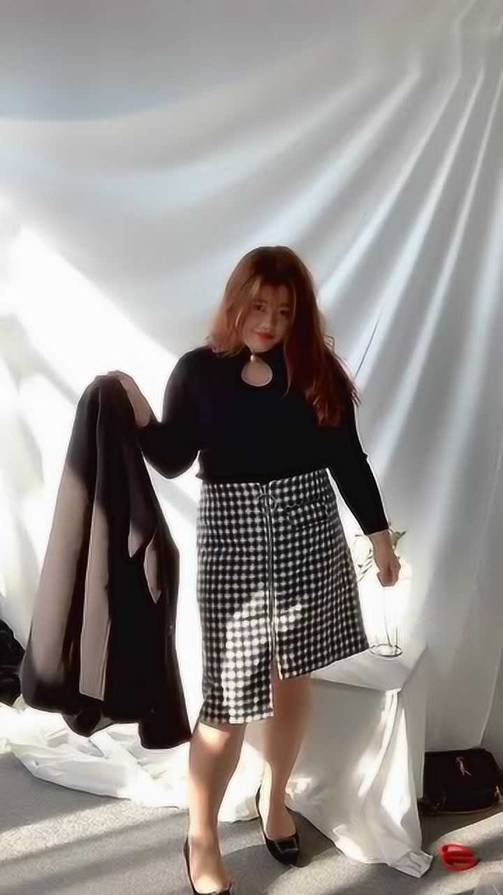 170斤美女的穿搭,这一身真的很帅,网友:黑色的尽显魅力