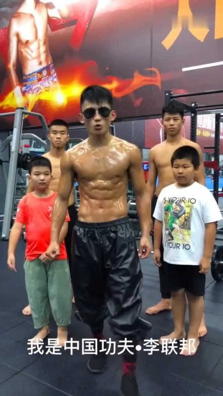 腹肌是打出来的_高清