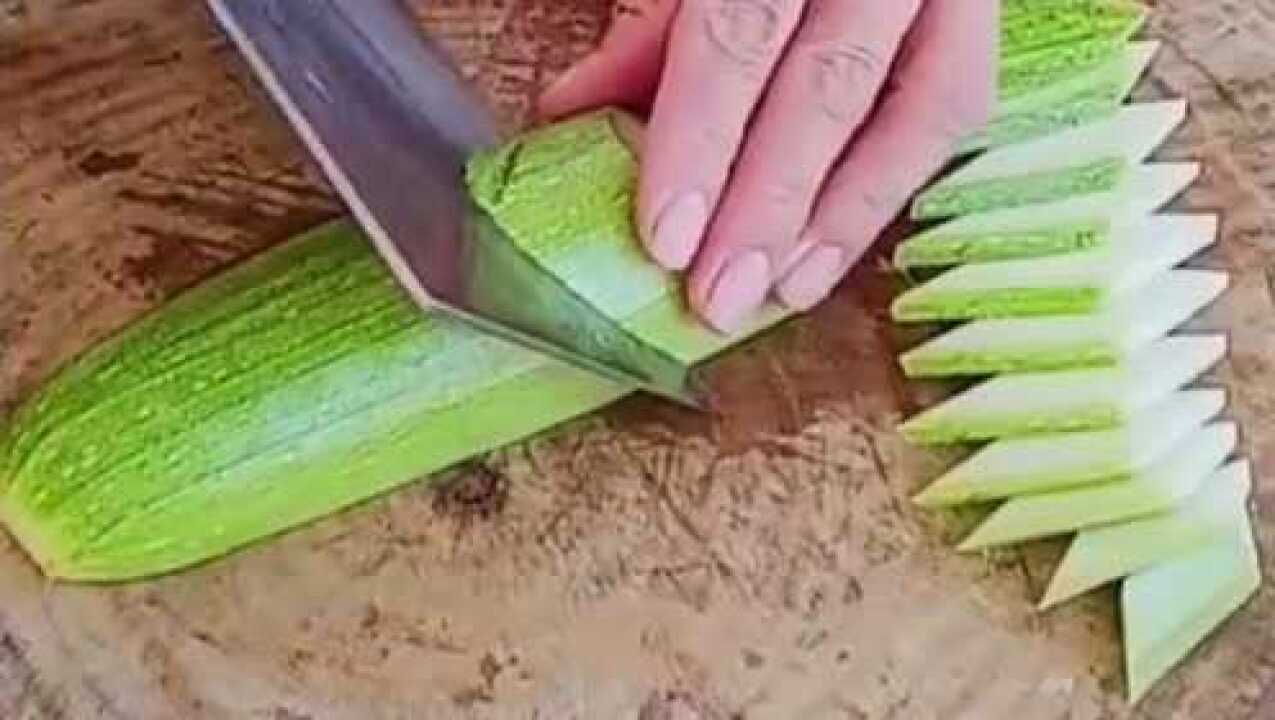 西葫芦的怎么切菱形,2步就能学会,赶紧学起来吧!