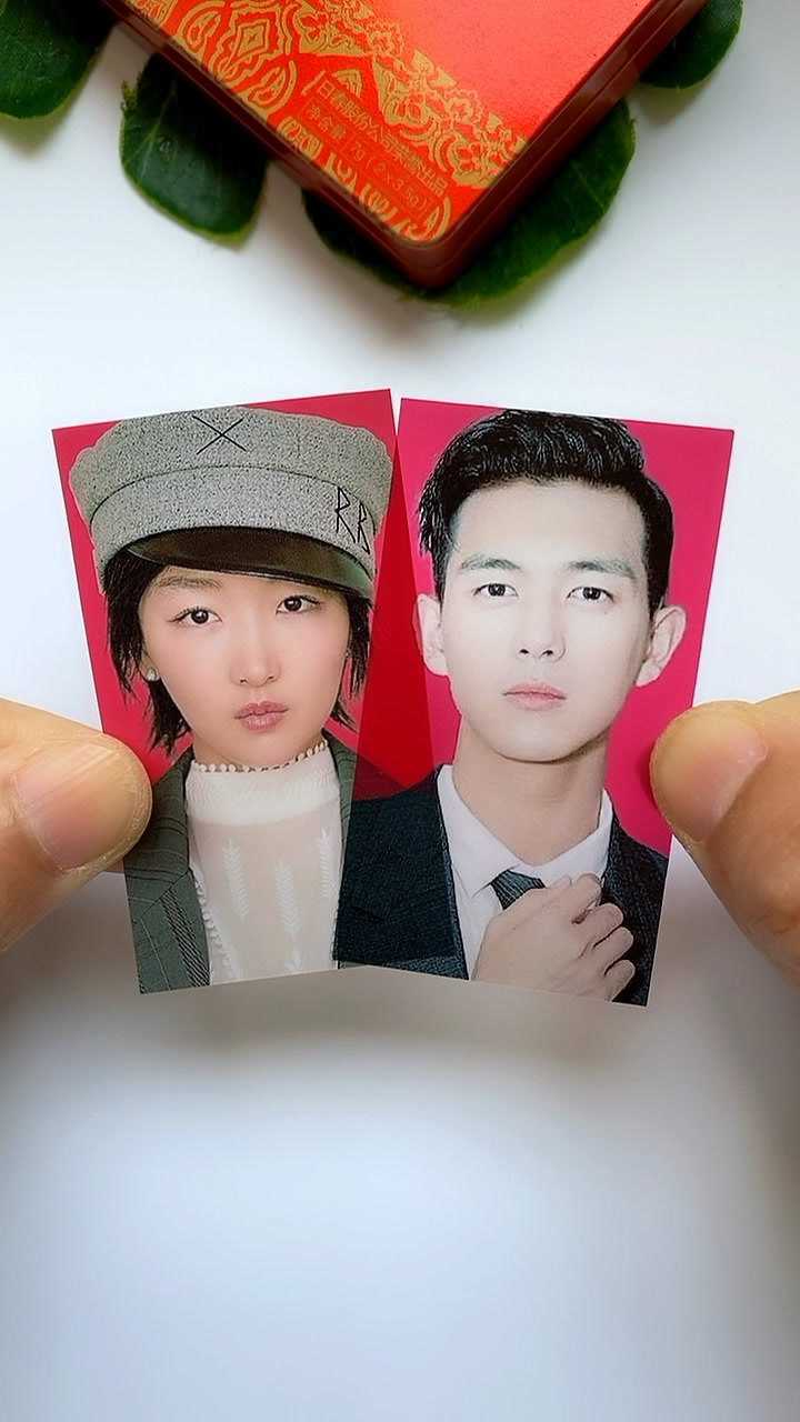 周冬雨,李现的照片合起来,看看是什么样子.