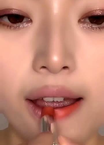 闺蜜说没有唇珠不好看,居然用它化了一个唇珠出来,看到最后效果我懵了