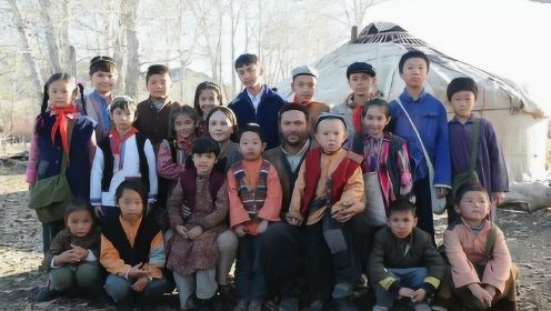 新疆“最美母亲”，抚养4民族19个孩子，如今她过得怎么样？