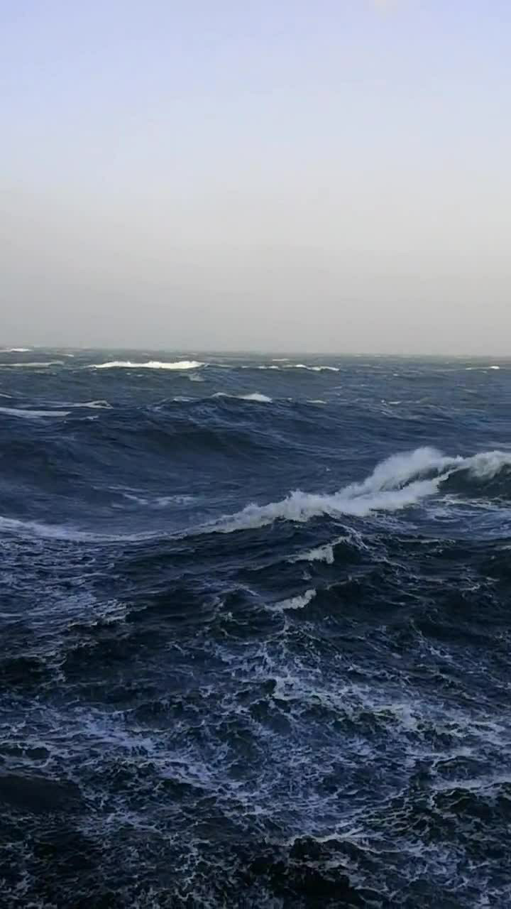 德雷克海峡是世界上最深的海峡,震撼