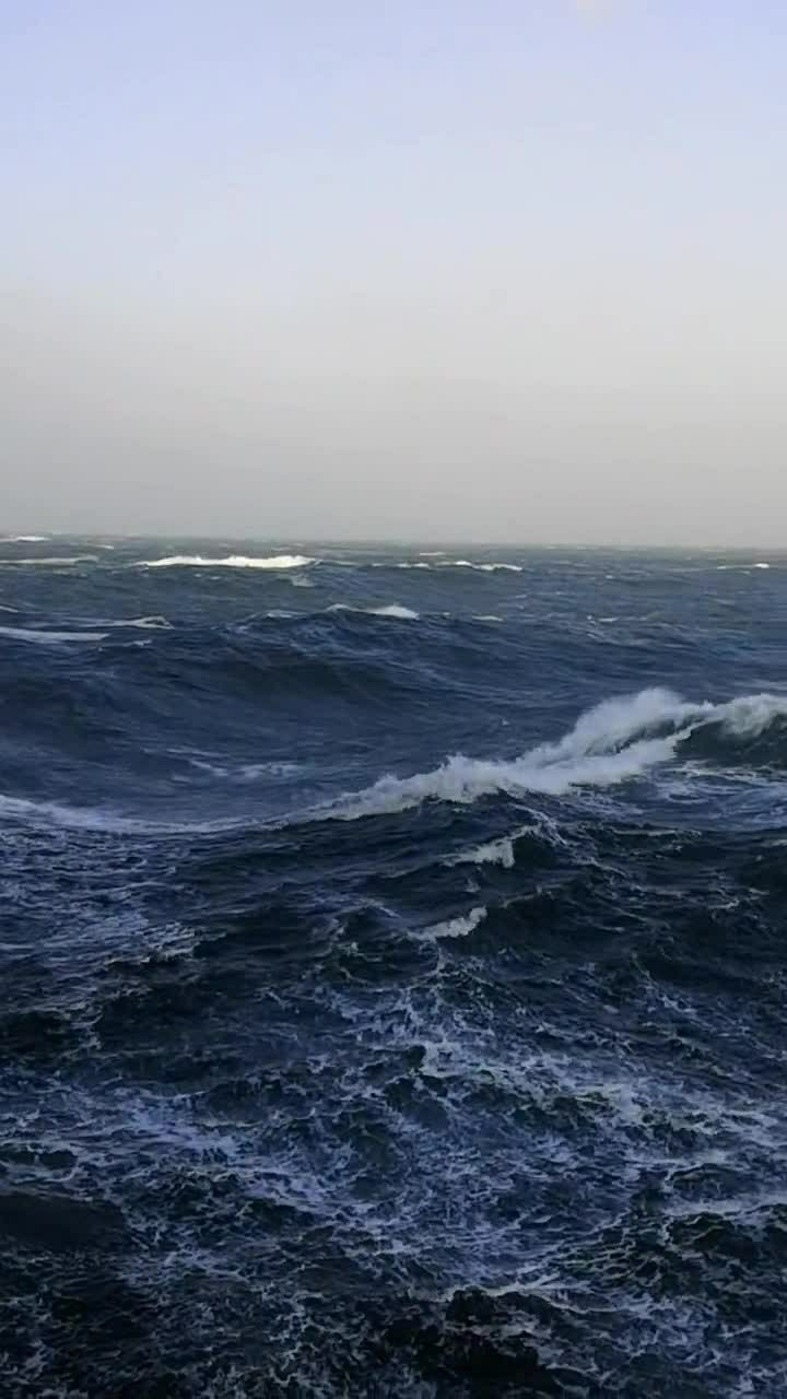 德雷克海峽是世界上最深的海峽,震撼