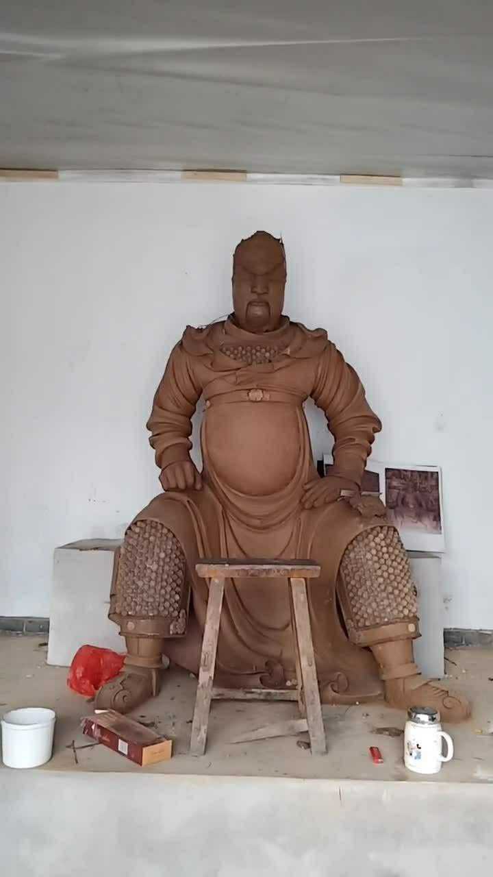关二爷泥塑制作过程中,样式精美,爱了爱了