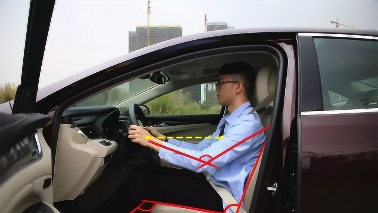 老司机演示正确的驾驶姿势三分钟学会开车既安全又不容易累
