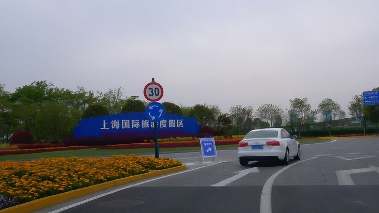 行车上海,浦东惠南镇-南六公路-迪士尼奕欧来购物村,2020/4/16