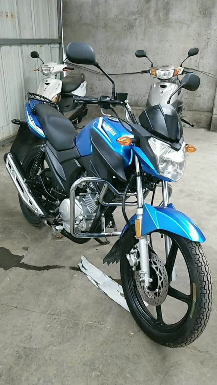 这是一辆国三新款雅马哈天隼摩托车,我觉得很酷
