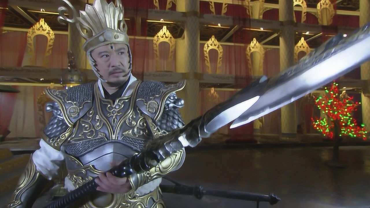 二郎神潜入凌霄殿为石敢当取回武器,顺便教训狗官,替徒弟出气!