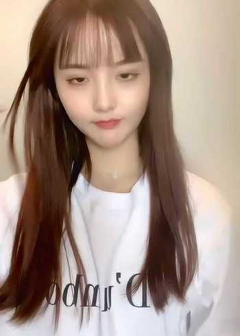 用胸口给你比心的小姐姐你喜欢吗