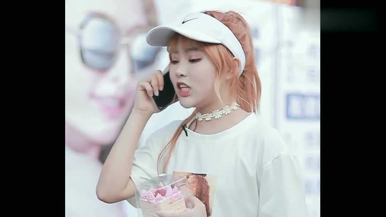 娜娜给可乐买了蛋糕竟发现可乐有了别的女人娜娜悲痛欲绝