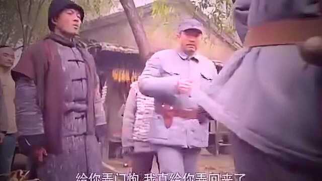 史来风和晨花把抢来的炮运到于团长那儿