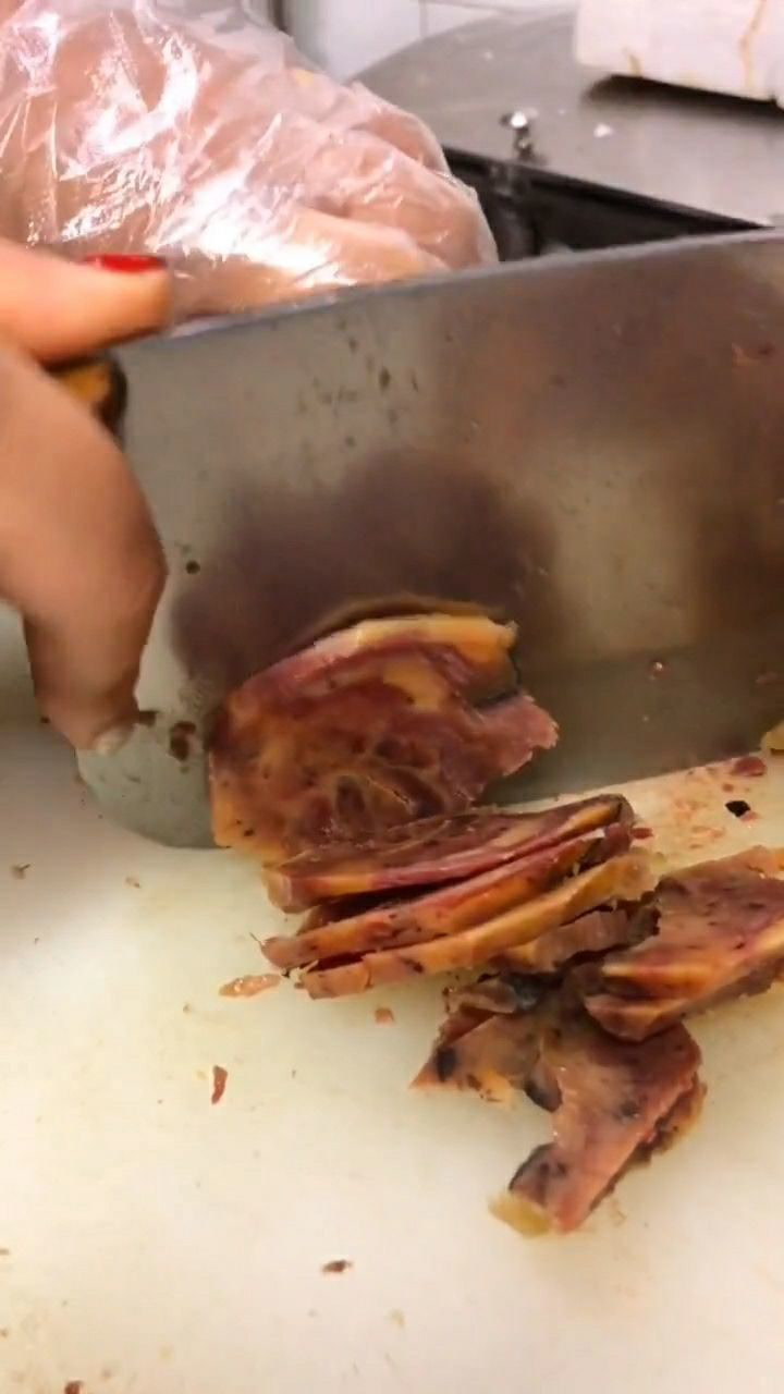 把驴碗口上不好的切掉留最新鲜的部分吃起来才更爽