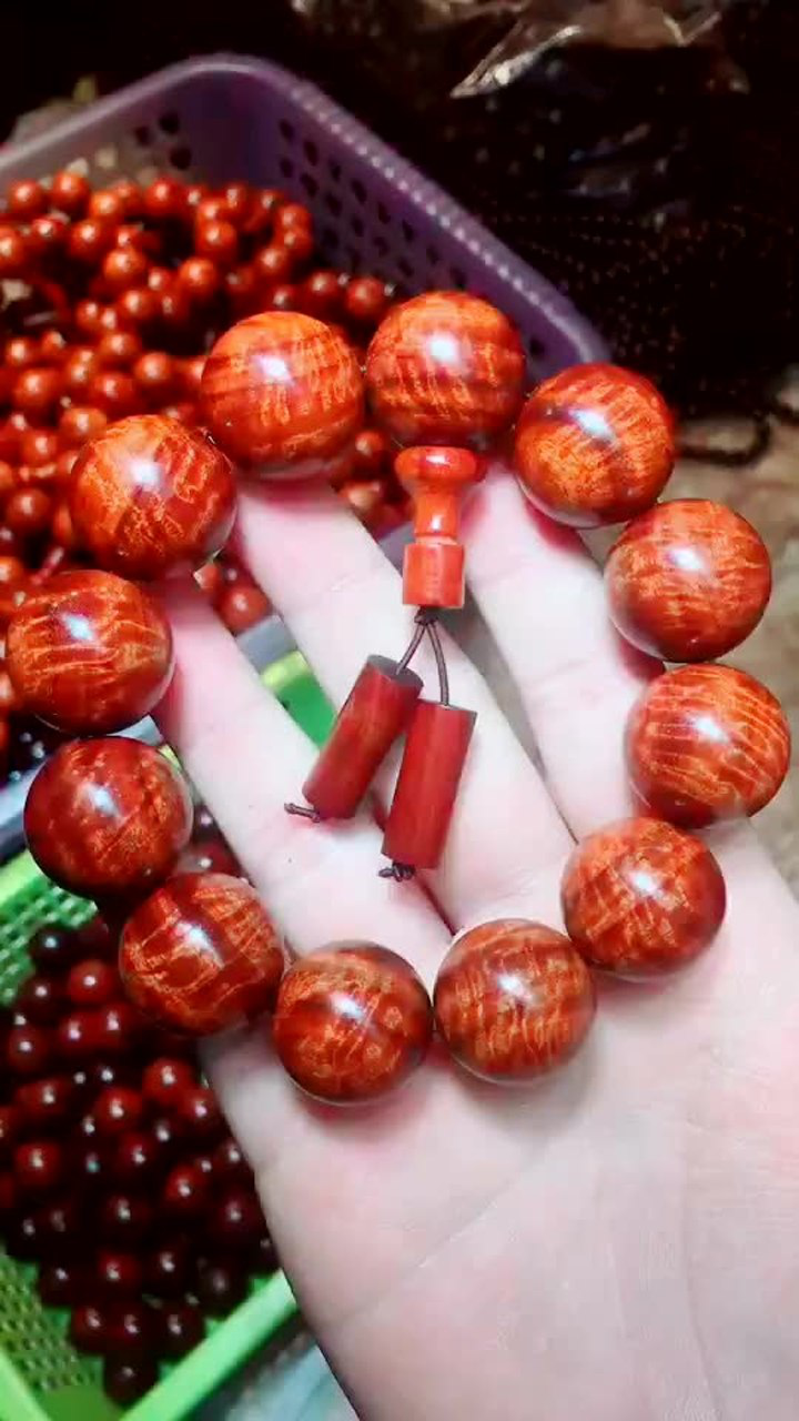 血檀鸡血红满水波纹,这么漂亮的纹路不多见了