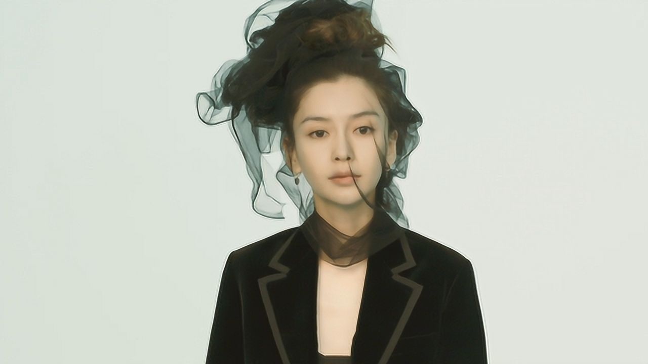 baby全新时尚封面皮衣黑网面纱玩转黑白风好身材一览无余