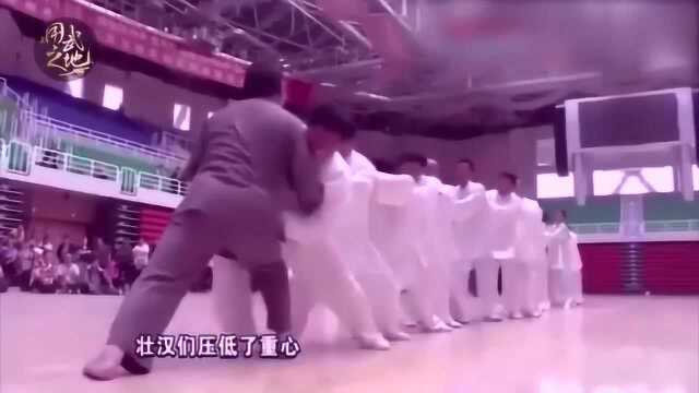 大师陈小旺表演推人功夫!真有这么厉害?