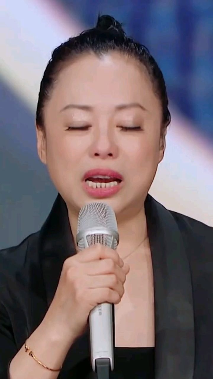 天赐的声音:黄绮珊《灯塔》