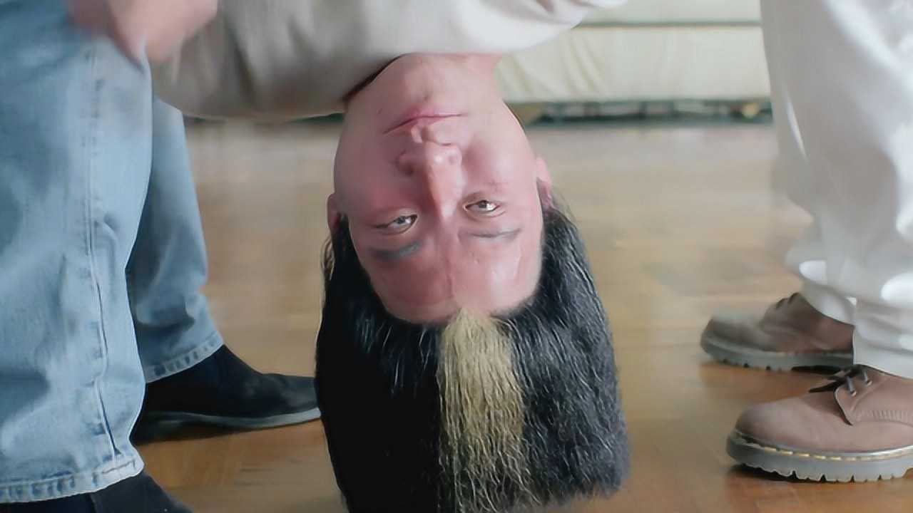 超级学校霸王学友被人当成扫把头脑袋都充血了太惨了