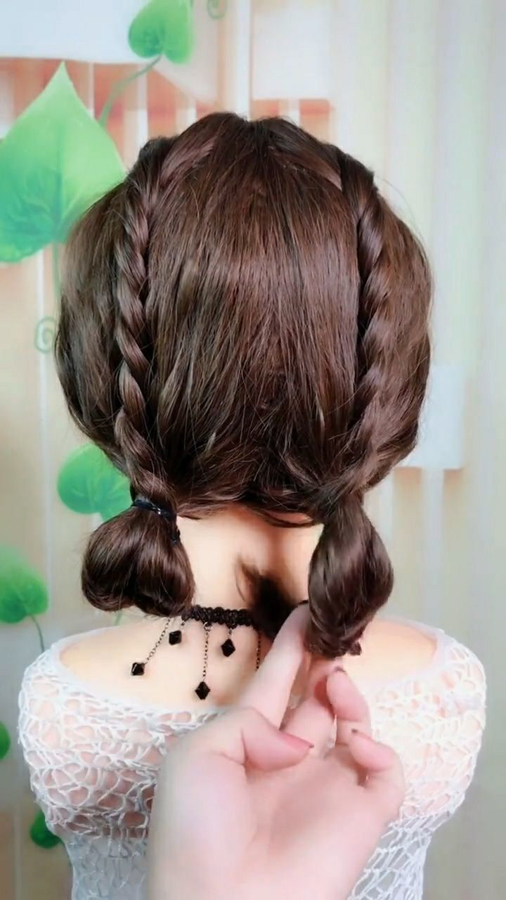 20岁的小姑娘,都喜欢这样扎头发,好看的不得了